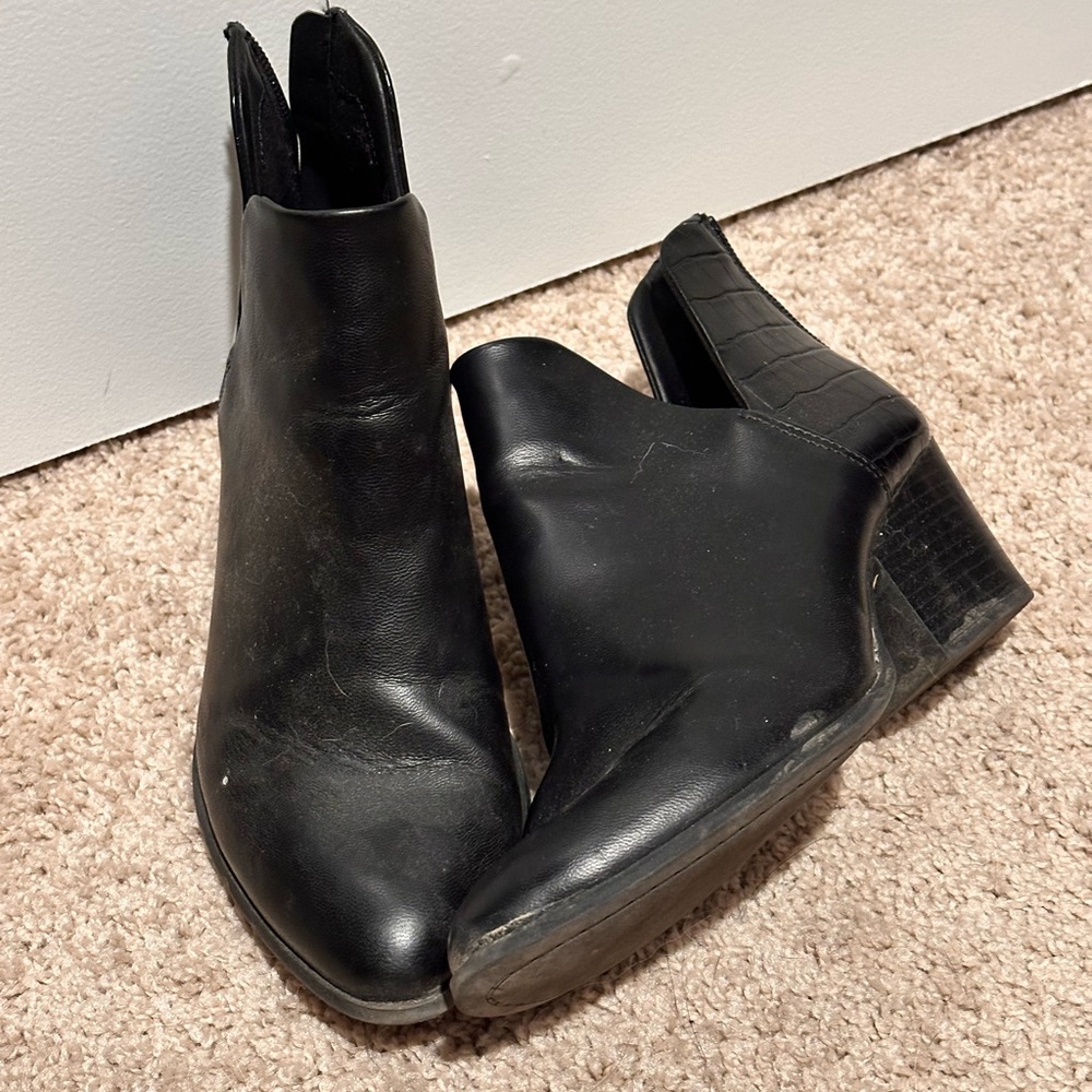 SO Black Ankle Boots with Smooth Leather Finish